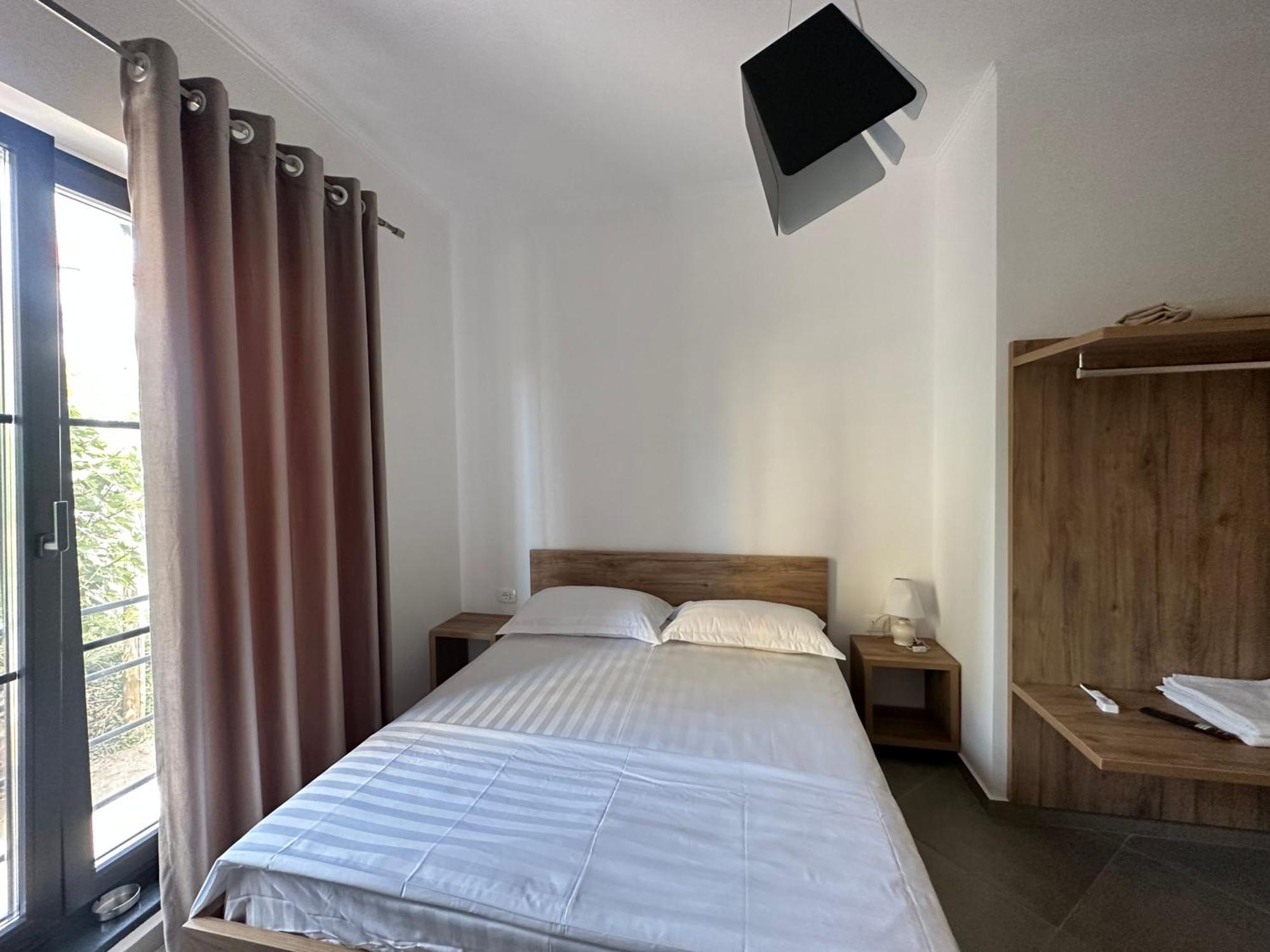 Central Comfort Suites Tirana Exterior foto