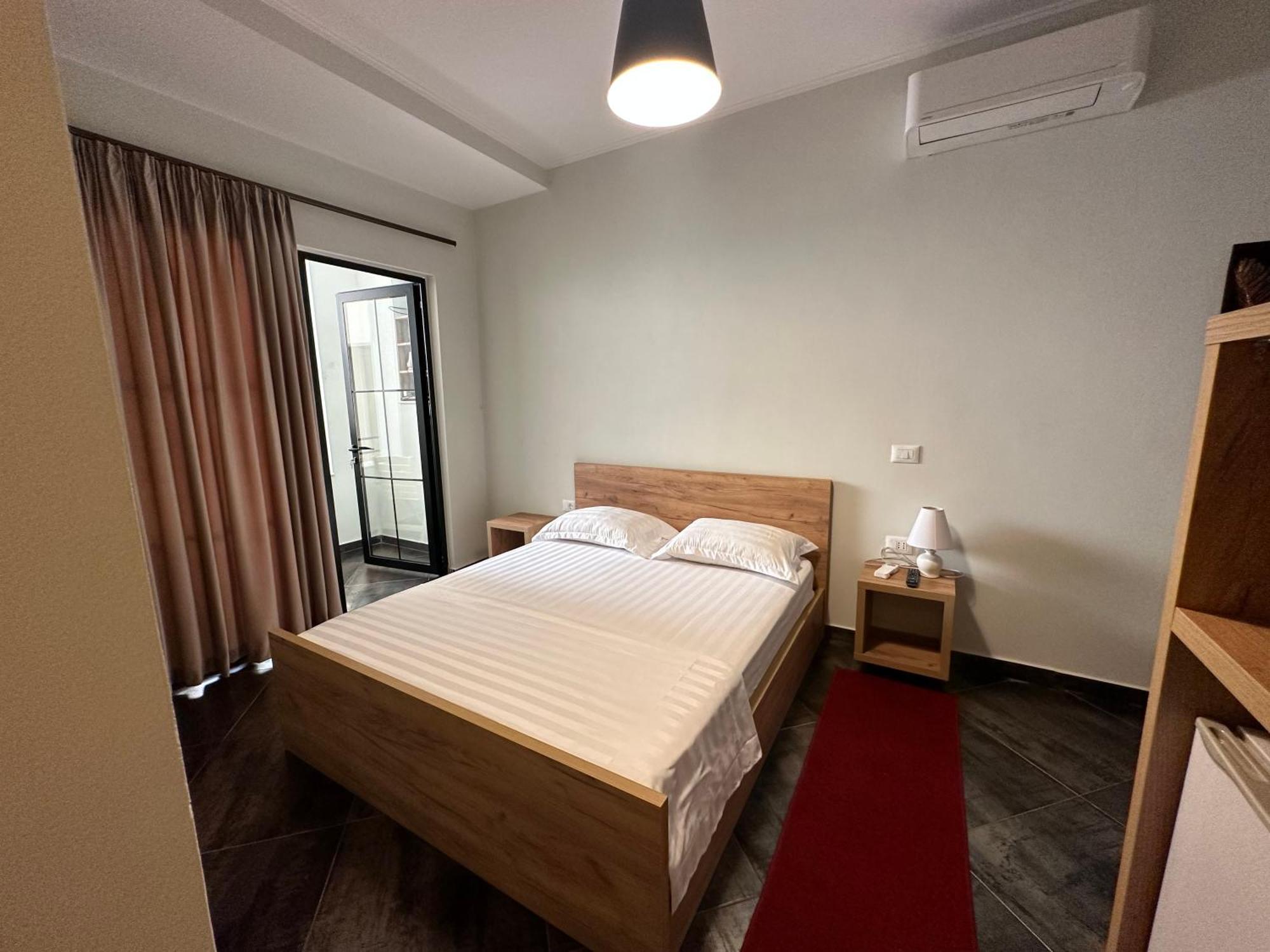 Central Comfort Suites Tirana Exterior foto