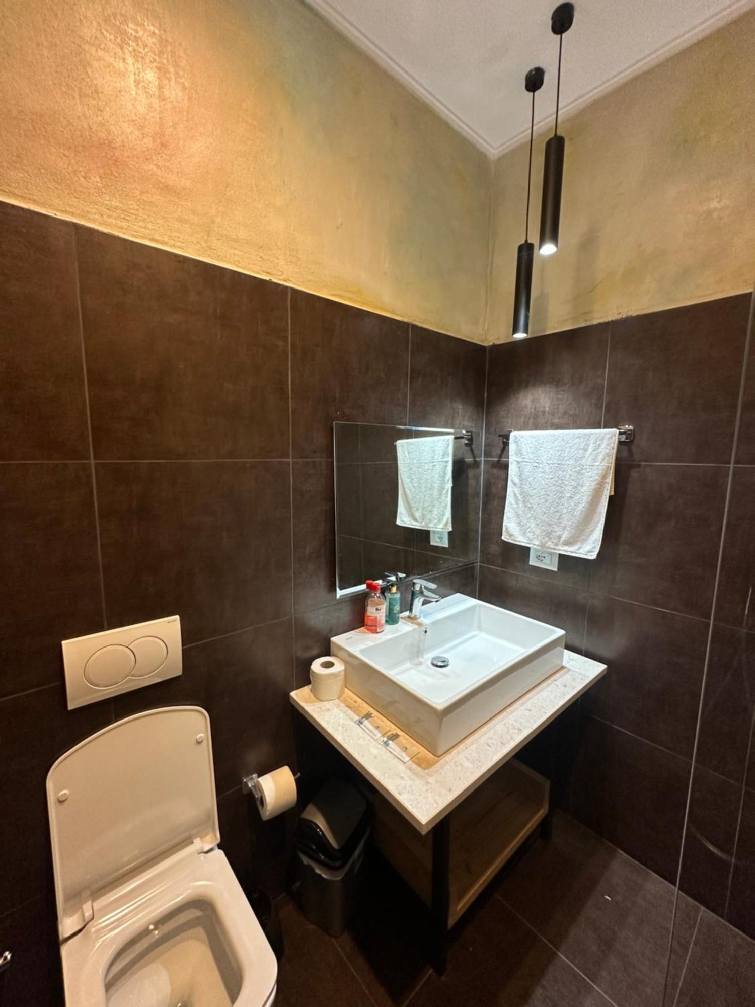 Central Comfort Suites Tirana Exterior foto
