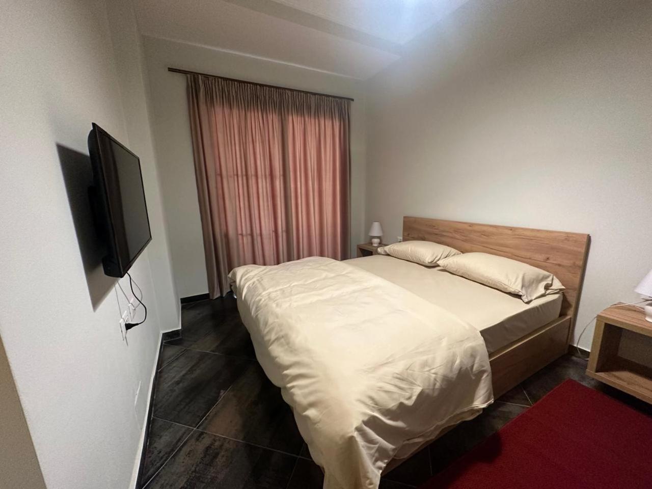 Central Comfort Suites Tirana Exterior foto